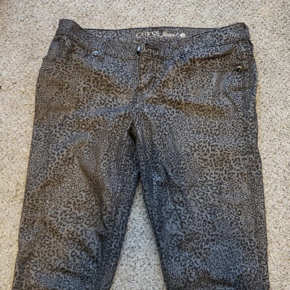 Size 30 guess jeans.